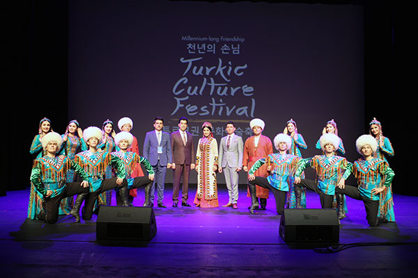 Türkmen Sungaty Halkara Festiwalynyň Sahnasynda