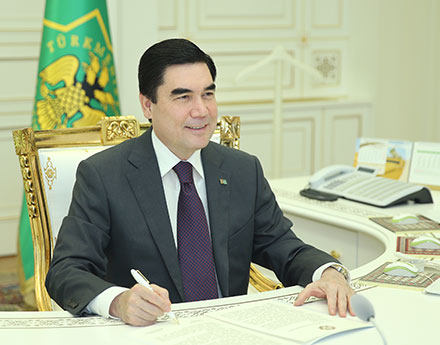 Türkmenistanyň Prezidenti Permanlara Gol Çekdi