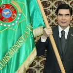 Türkmenistanyň Prezidenti Söweşjeň Baýdaklary Gowşurdy
