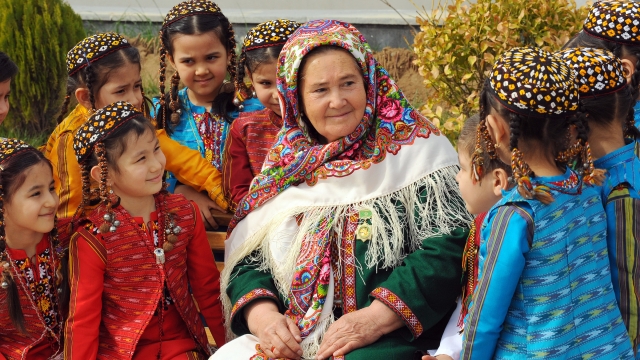 Halkara Zenanlar Güni Mynasybetli “Ene mähri” Atlary Dakyldy we Pul Sylaglary Gowşurylar