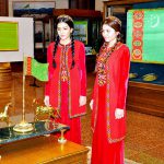 Türkmenistanyň Döwlet Muzeýinde Baýdak Baýramyna Bagyşlanan Sergi Açyldy