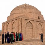 Lebap Welaýatynyň Atamyrat Etrabyndaky Allamberdar we Astanababa Aramgählerine Ýudumyzyň Çar Künjeginden Zyýarata Gelinýärler