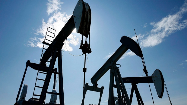 ABŞ-nyň Kompaniýalary OPEC-iň Strategiýasyna Garamazdan Nebitiň Çykarylyşyny Artdyrmagy Meýilleşdirýärler