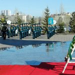 Türkmenistanyň Prezidenti Astanada Watan Goragçylarynyň Ýadygärligine Gül Dessesini Goýdy