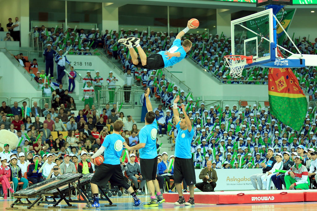 Aşgabadyň Olimpiýa Şäherjiginde Meşhur “Harlem Globetrotters” Toparynyň Gatnaşmagynda Basketbol Tomaşasy Geçirildi