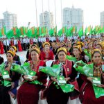 Tutuş Ýurdumyz Türkmen Halysynyň Baýramyny Giňden we Dabaraly Belledi
