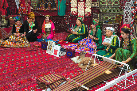 «Gözellik Nusgasy-Türkmen Halysy» Atly Halkara Sergä we Türkmen Halyşynaslarynyň Bütindünýä Jemgyýetiniň XVII Mejlisine Gatnaşyjylara