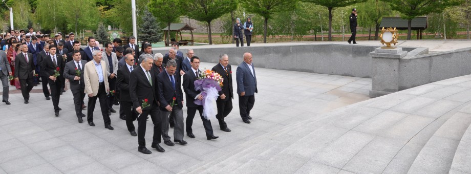 Türkmenistanyň Konstitusiýasy we Türkmen Akyldar Şahyry Magtymguly Pyragynyň Şygryýet Güni