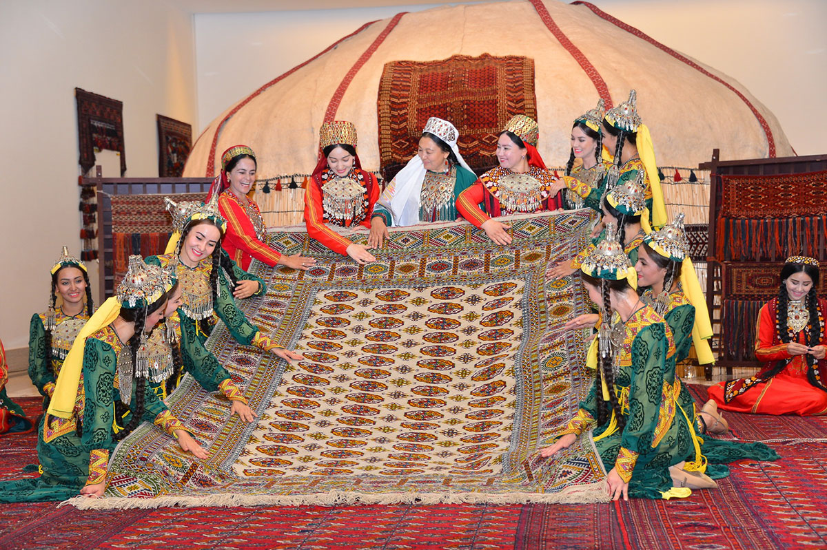 Türkmen Halysy-Gözelligiň we Beýik Sungatyň Nusgasy