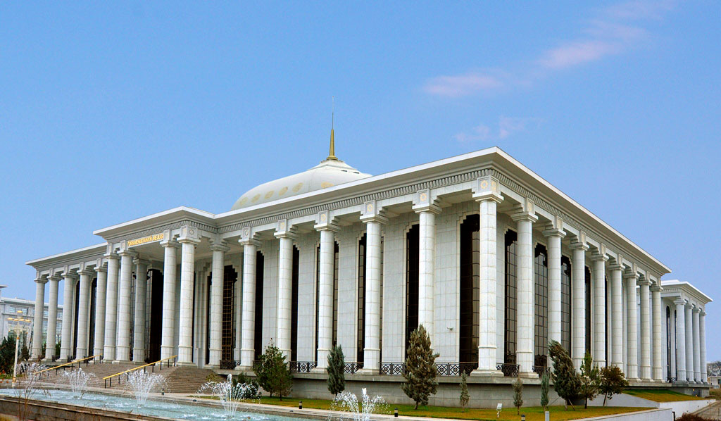 Türkmenistanyň Ministrler Kabinetiniň Mejlisinde Hyzmatdaşlygy, Senagaty Ösdürmek Hem-de Aziada-2017-ä Taýýarlyk Meselelerine Garaldy