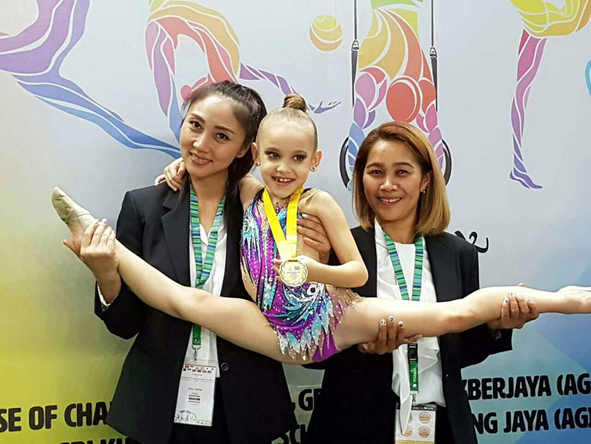 Türkmen Gimnastikaçysy Dominika Reýmeriň “Singapore Open” Ýaryşynda Gazanan Bäş Medaly