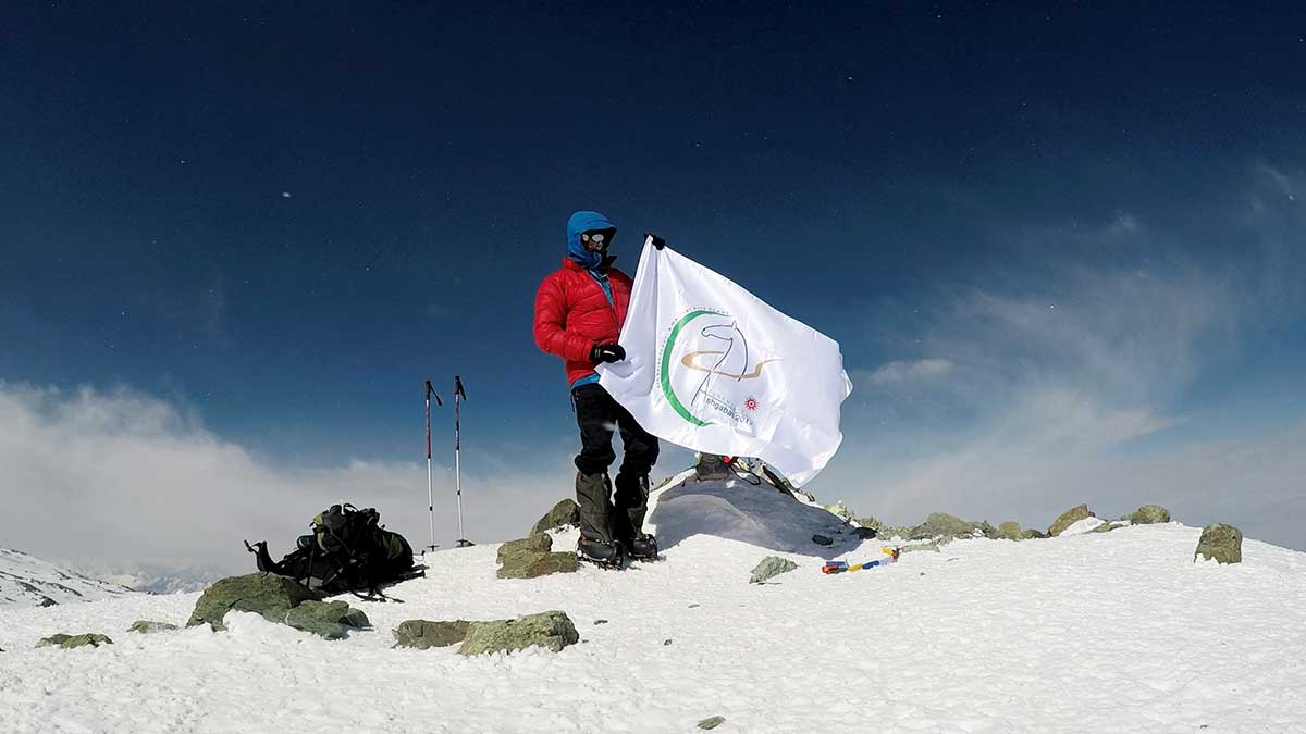 “Aşgabat 2017” Oýunlarynyň Nyşany Dünýäniň Iň Beýik Depeleriniň Biri – Abu Ali İbn Sina Nokadyna Çykaryldy