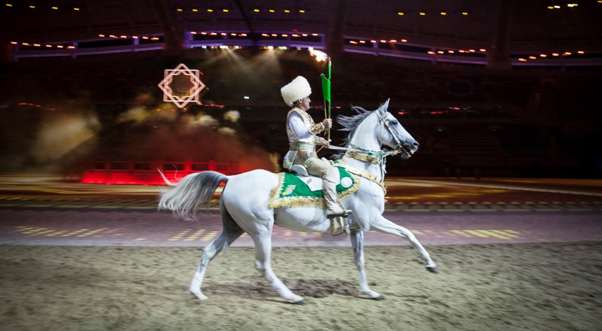 «Aşgabat 2017» Oýunlarynyň Alawyny Alyp Gelýän Atlylaryň 17-si Olimpiýa Stadionyna Geldiler