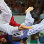 Filippinli Garyşyk Söweş Sungatynyň Türgeni Guşakly Göreş Boýunça Kämilleşmek Isleýär